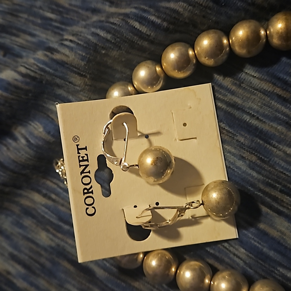 Earrings and necklace set